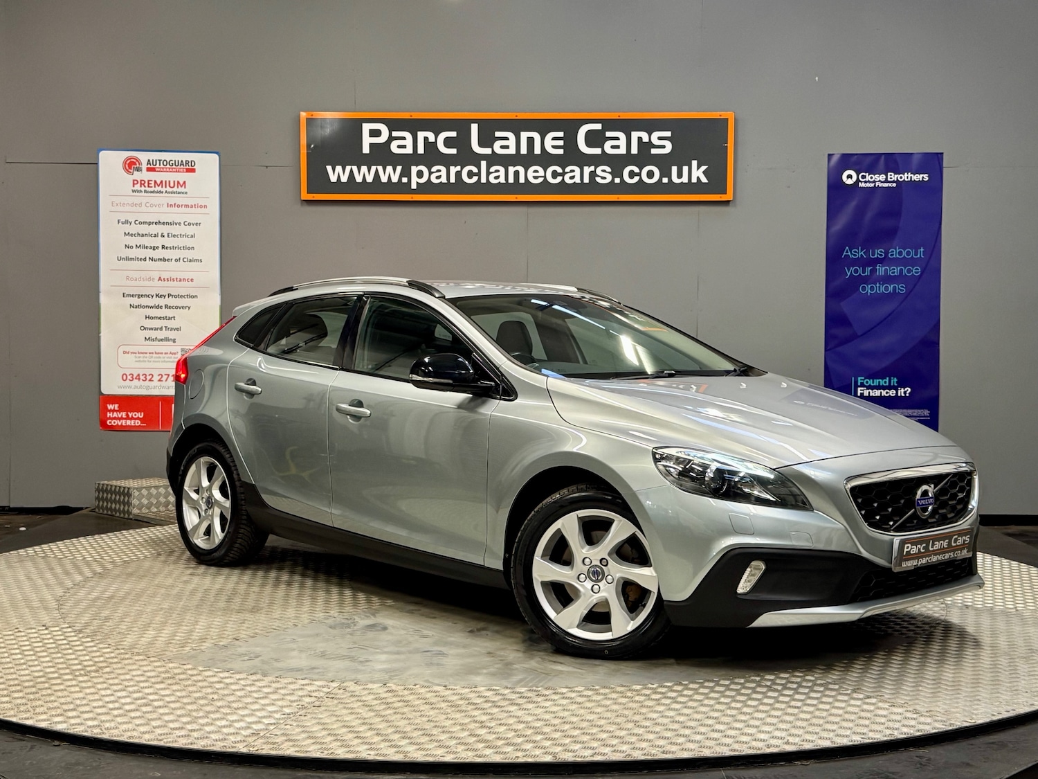 Used Volvo V40 Cross Country 2015 for sale - 76082397: Photo 1