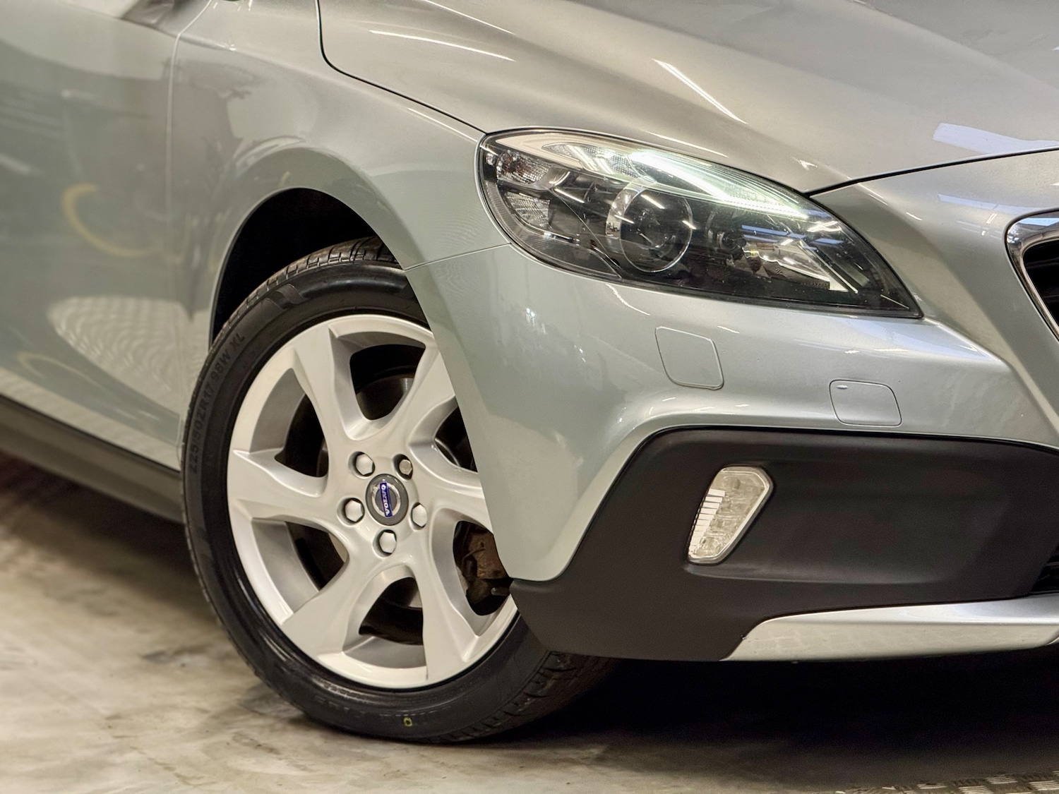 Used Volvo V40 Cross Country 2015 for sale - 76082397: Photo 10