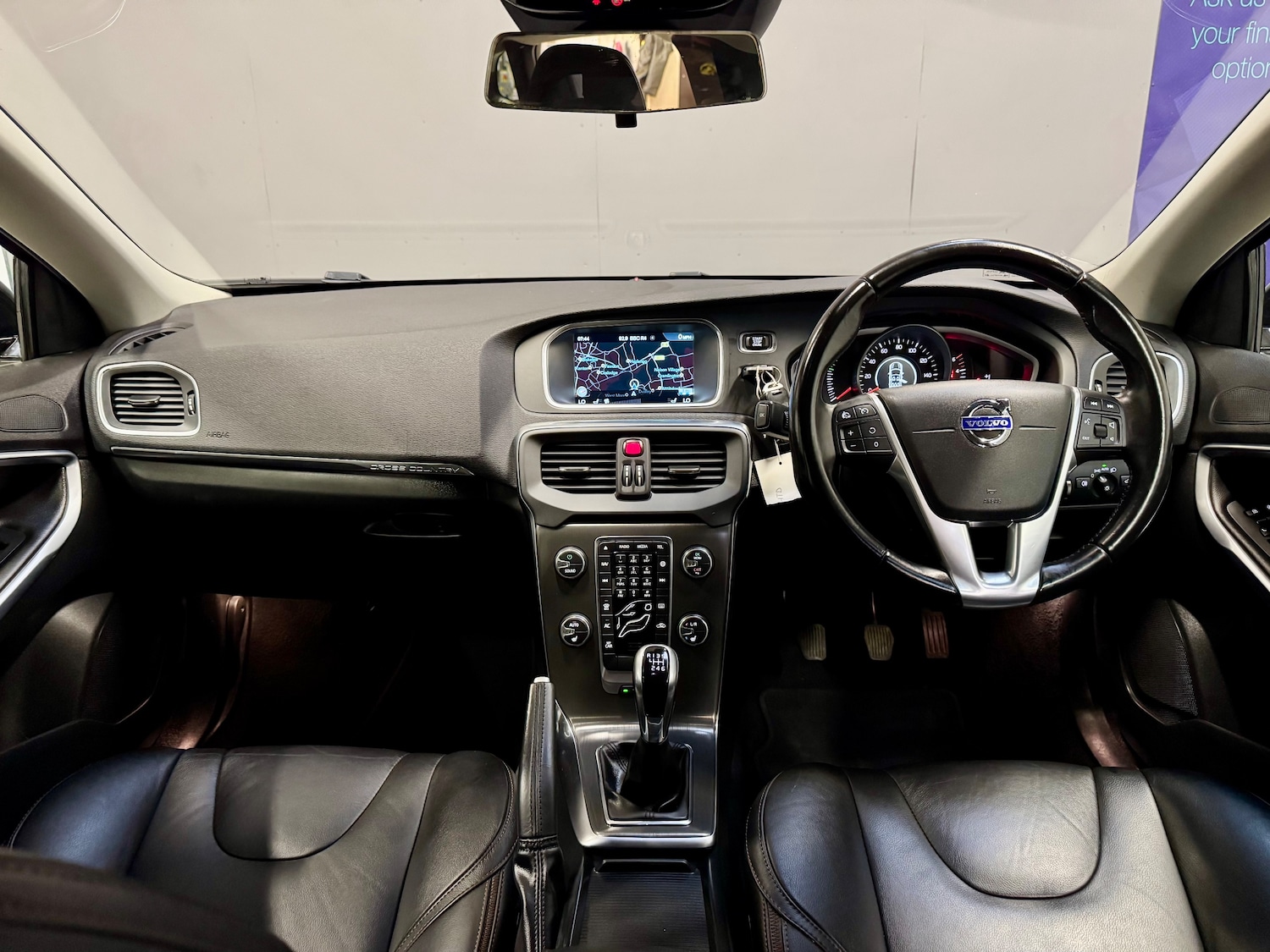 Used Volvo V40 Cross Country 2015 for sale - 76082397: Photo 13