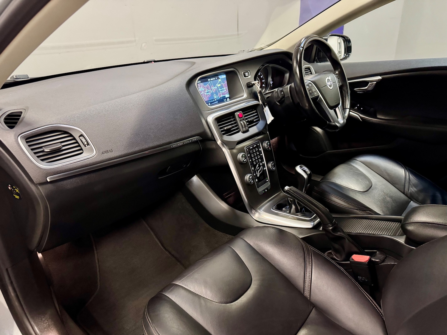 Used Volvo V40 Cross Country 2015 for sale - 76082397: Photo 14