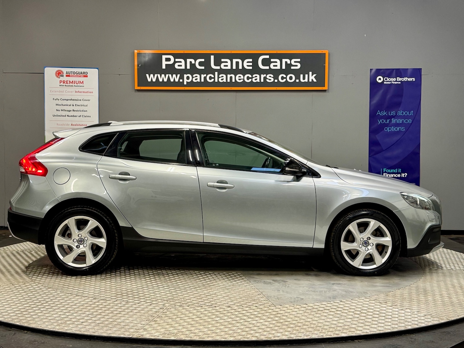 Used Volvo V40 Cross Country 2015 for sale - 76082397: Photo 2