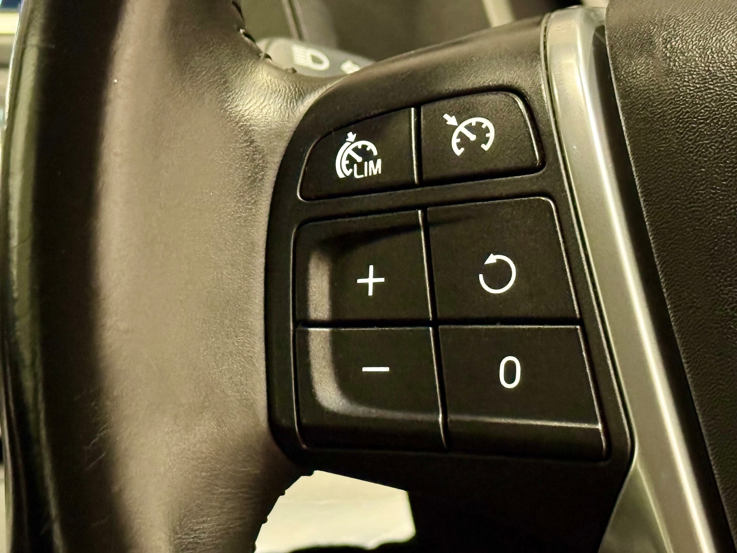 Used Volvo V40 Cross Country 2015 for sale - 76082397: Photo 21