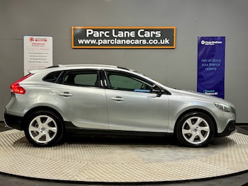 Used Volvo V40 Cross Country 2015 for sale - 76082397: Photo