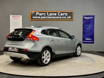 Used Volvo V40 Cross Country 2015 for sale - 76082397: Photo
