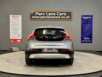 Used Volvo V40 Cross Country 2015 for sale - 76082397: Photo