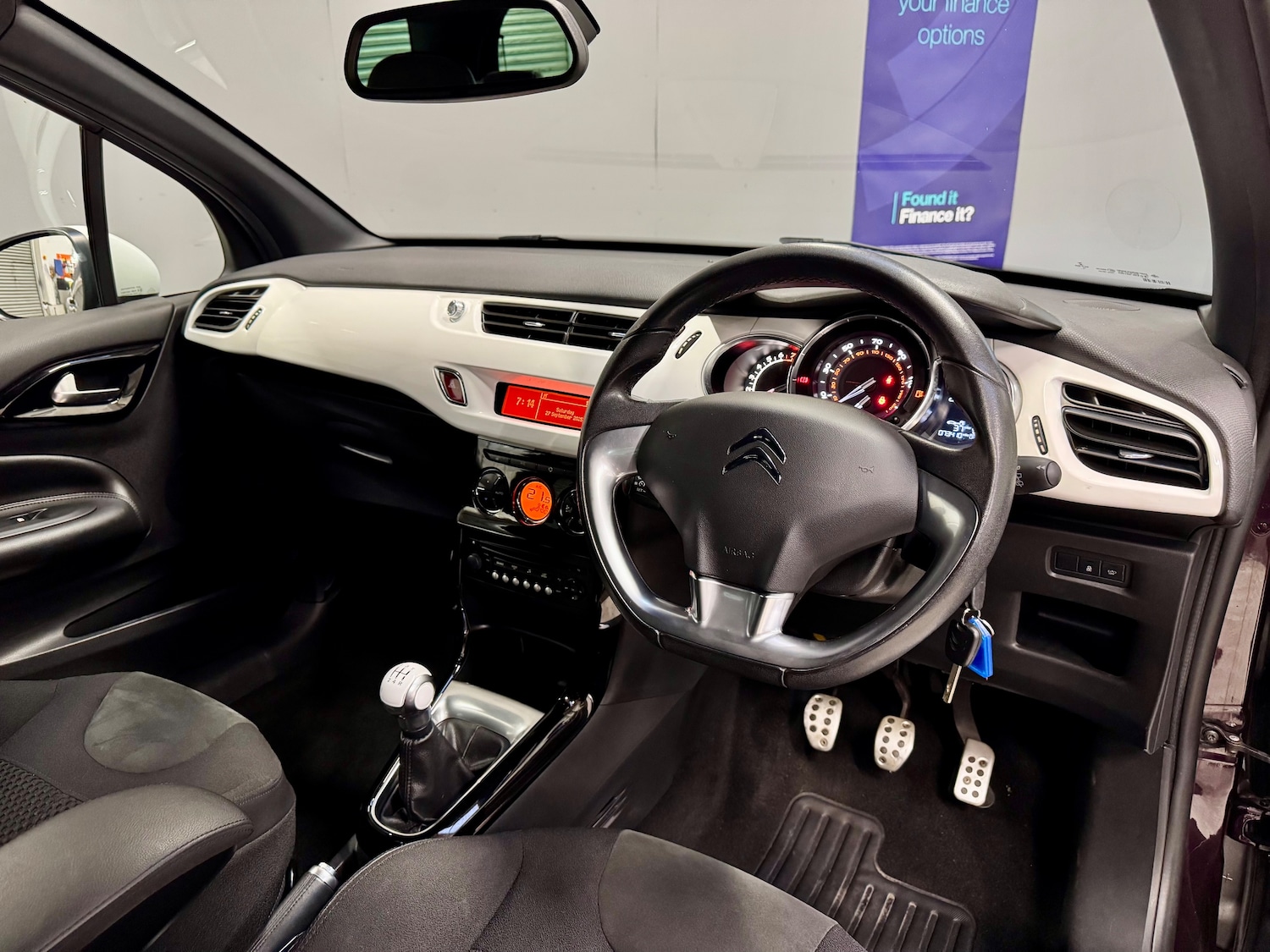 Used Citroen DS3 2015 for sale - 76082405: Photo 12