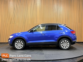 Used Volkswagen T-Roc 2018 for sale - 77220870: Photo