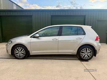 Used Volkswagen Golf 2017 for sale - 79375159: Photo