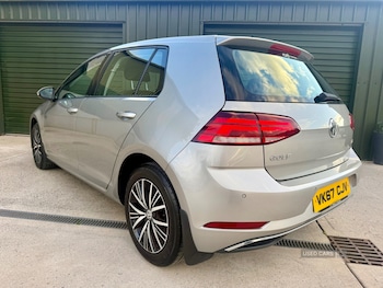 Used Volkswagen Golf 2017 for sale - 79375159: Photo