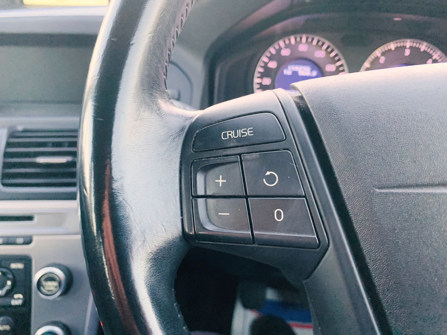 Used Volvo XC60 2011 for sale - 77058418: Photo 24