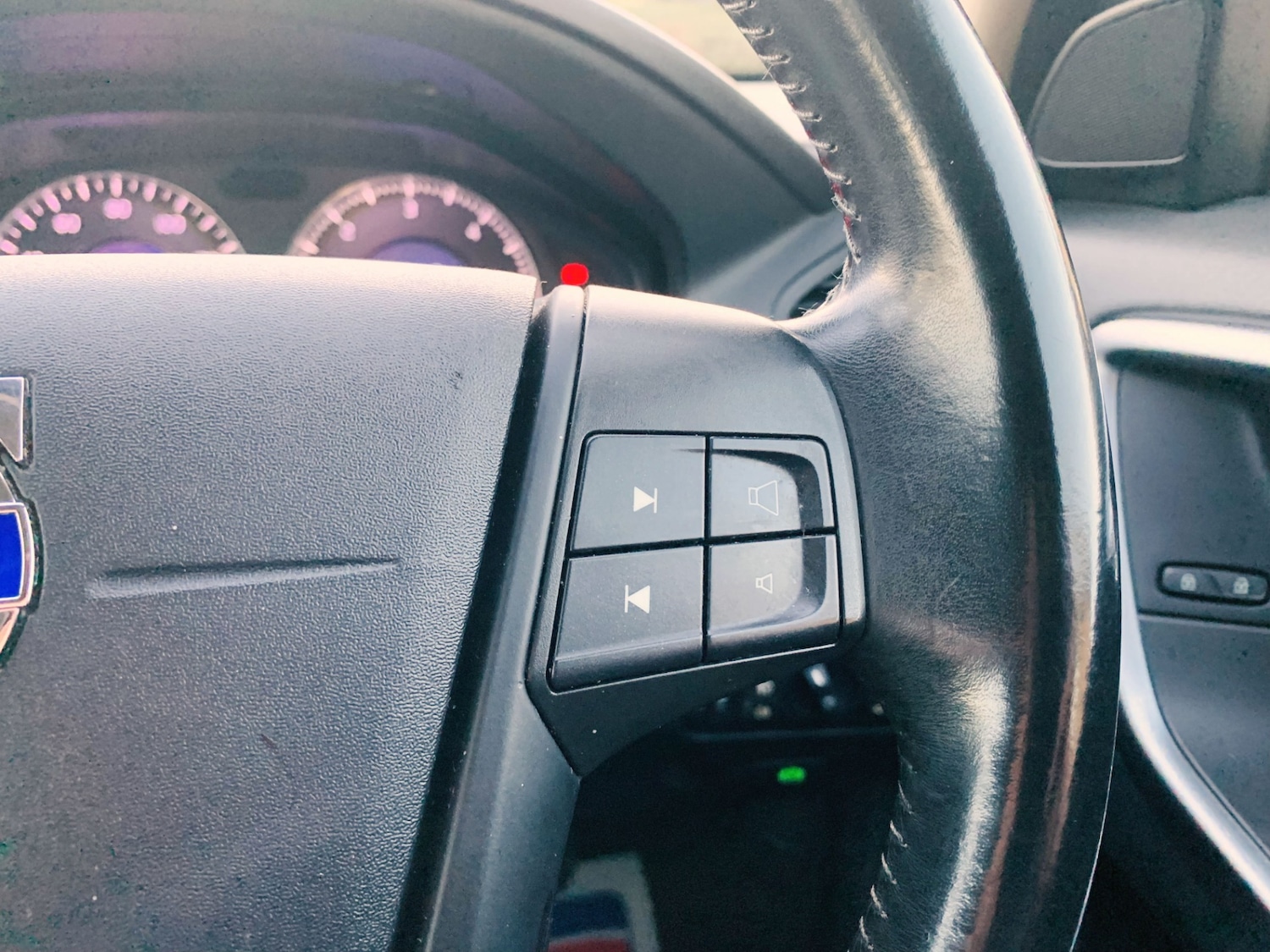 Used Volvo XC60 2011 for sale - 77058418: Photo 25