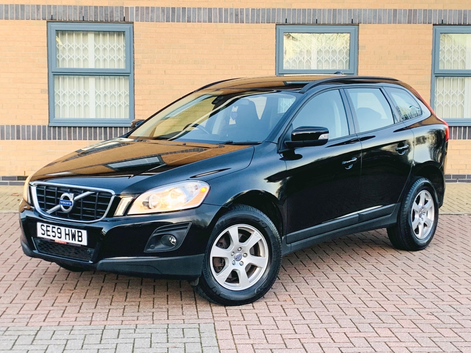 Used Volvo XC60 2011 for sale - 77058418: Photo 3