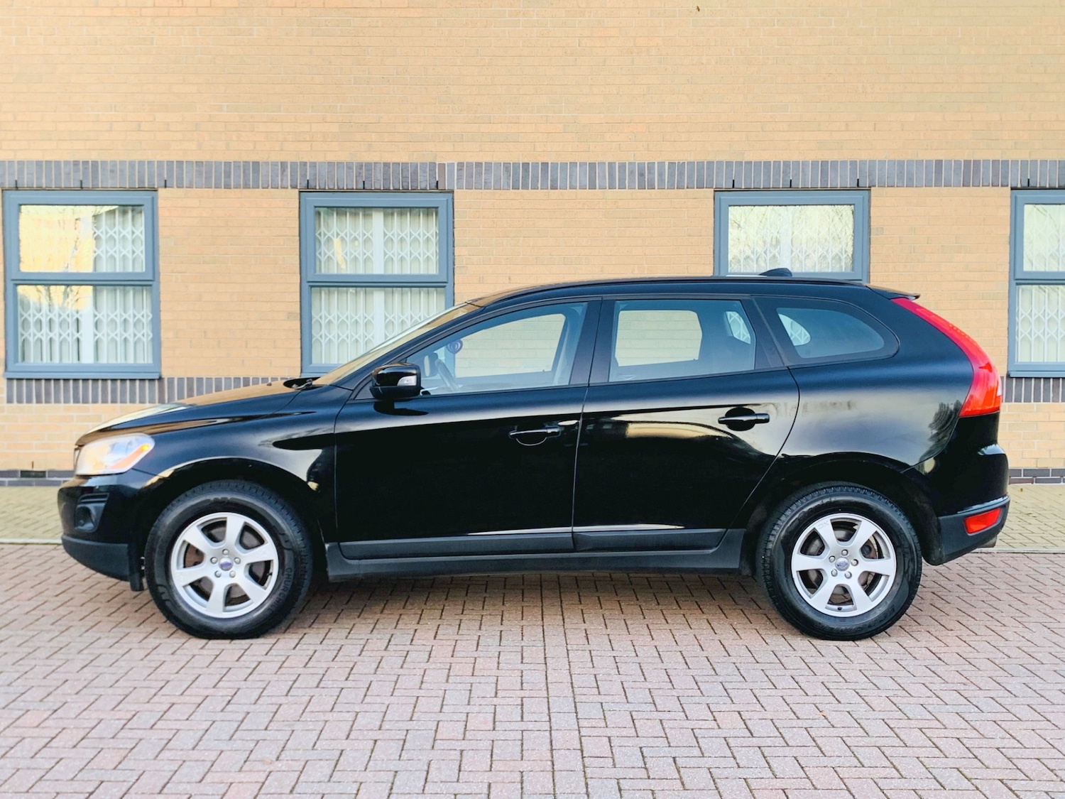 Used Volvo XC60 2011 for sale - 77058418: Photo 5