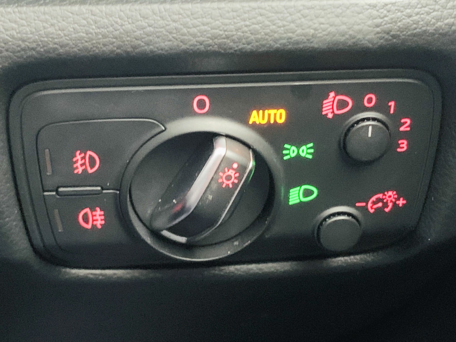 Used Audi A3 2015 for sale - 77083609: Photo 24