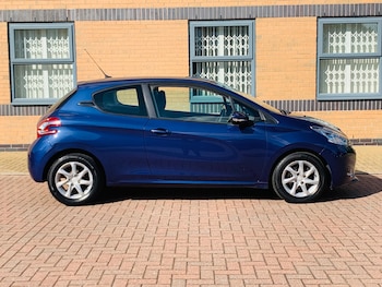 Used Peugeot 208 2015 for sale - 79399341: Photo