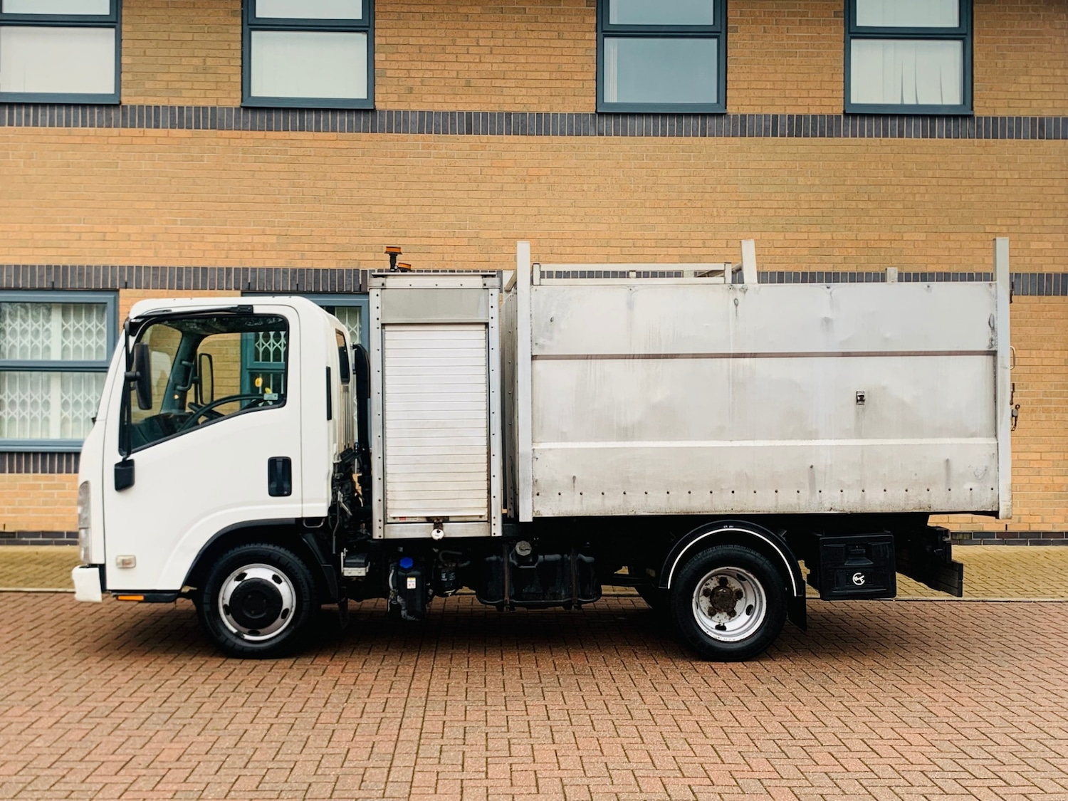 Used Isuzu Other 2016 for sale - 76322539: Photo 2