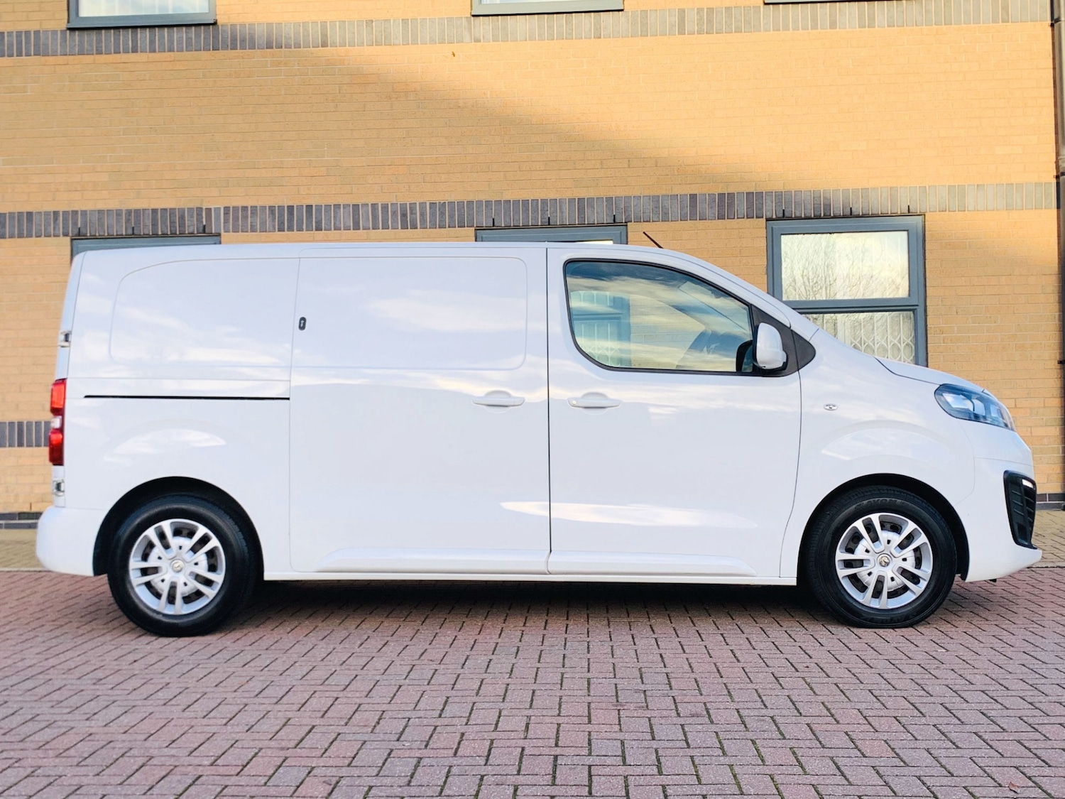 Used Vauxhall Vivaro 2020 for sale - 77053472: Photo 4