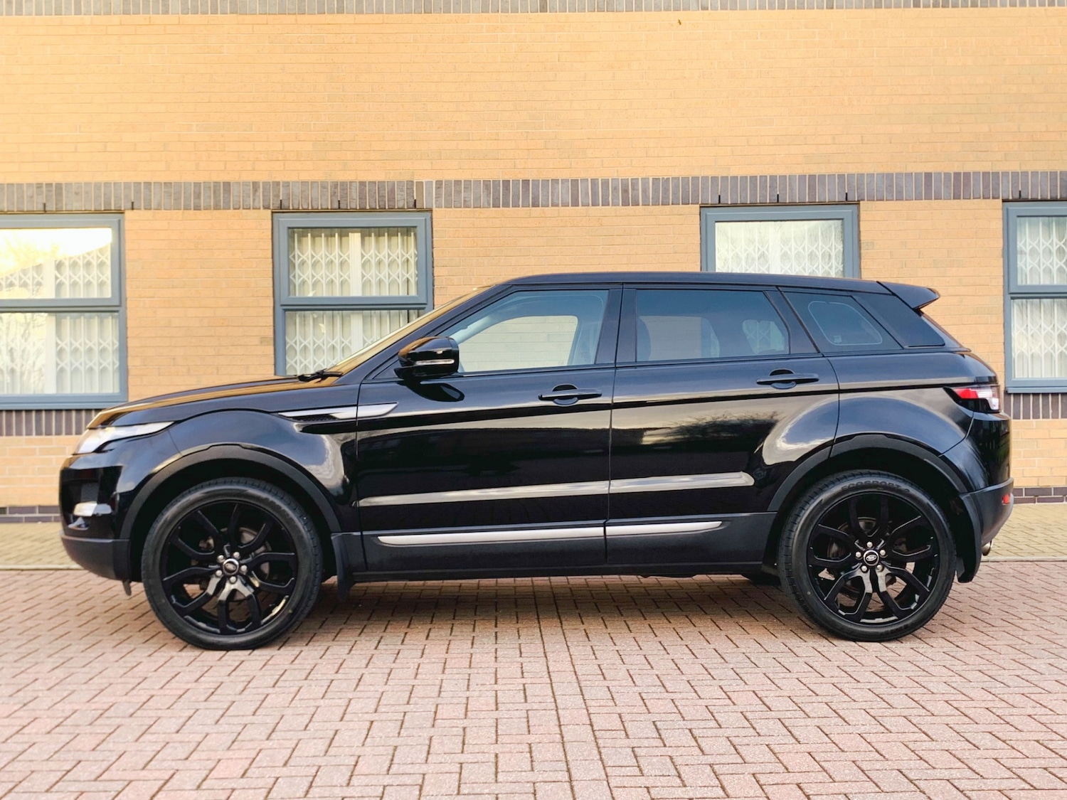 Used Land Rover Range Rover Evoque 2012 for sale - 77461368: Photo 2