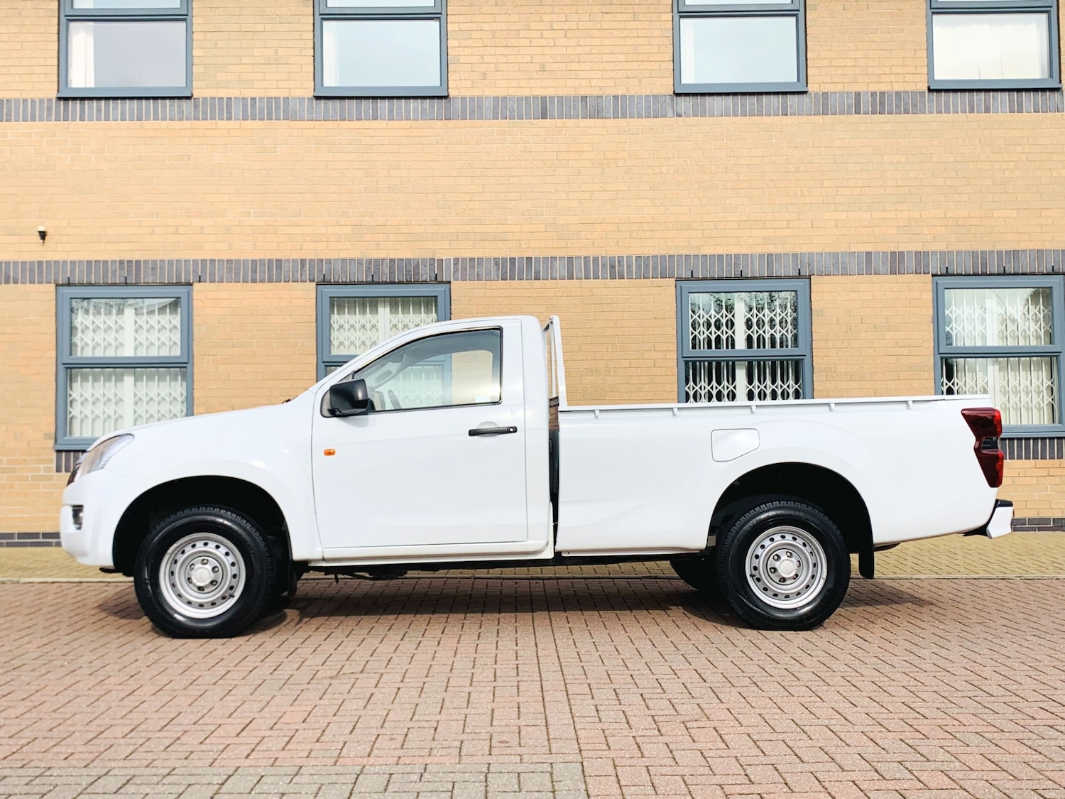 Used Isuzu D-Max 2017 for sale - 77758558: Photo 2