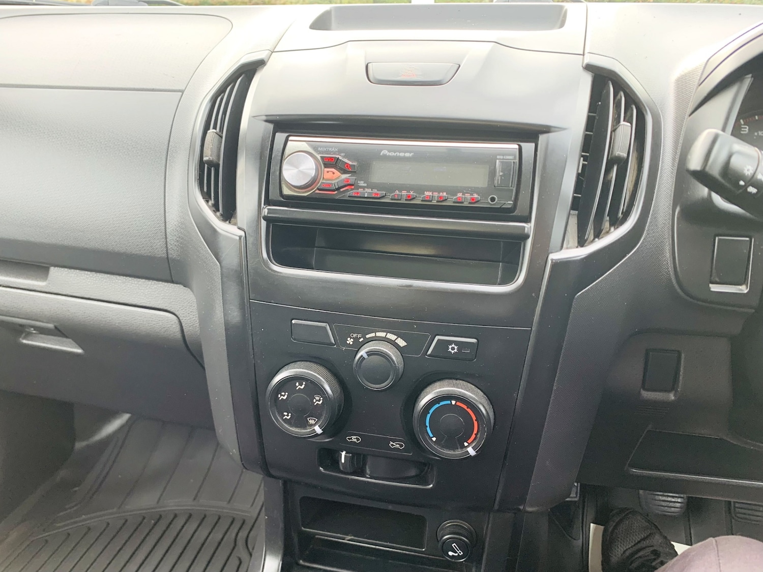 Used Isuzu D-Max 2017 for sale - 77758558: Photo 29