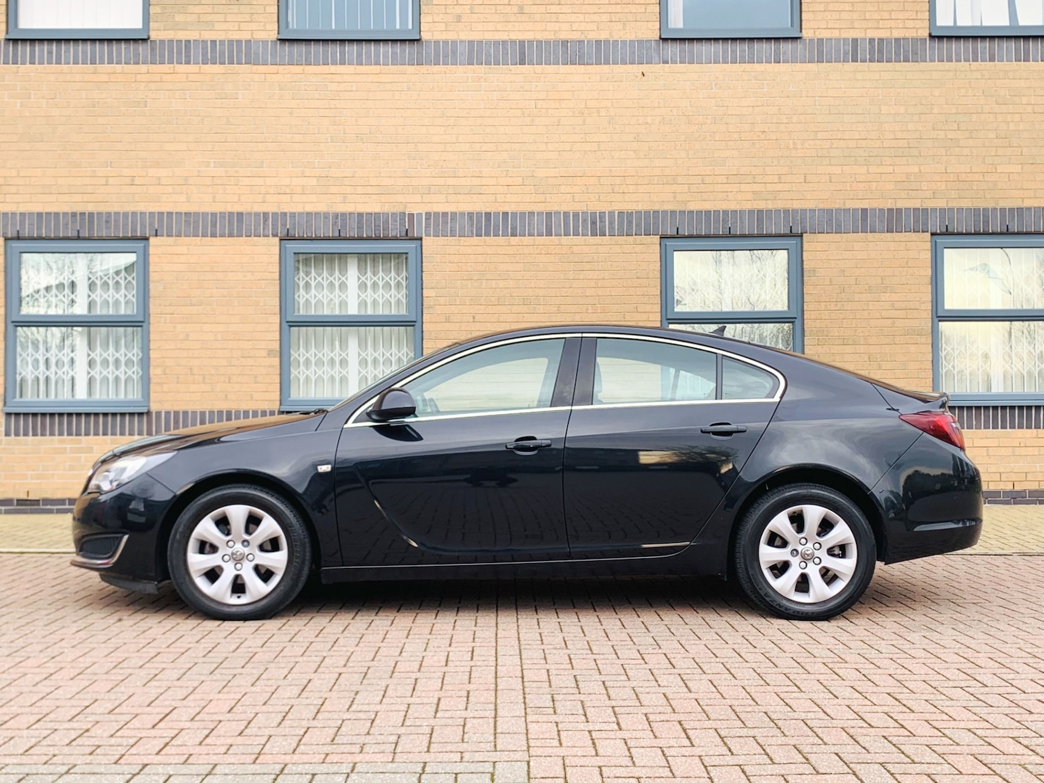 Used Vauxhall Insignia 2014 for sale - 77083596: Photo 2