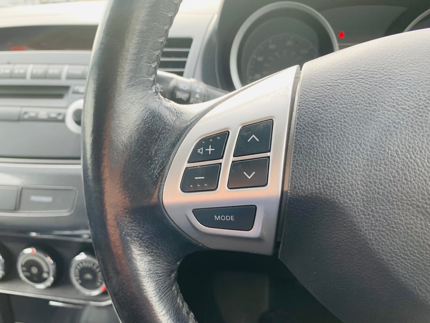 Used Mitsubishi Lancer 2011 for sale - 77639345: Photo 27