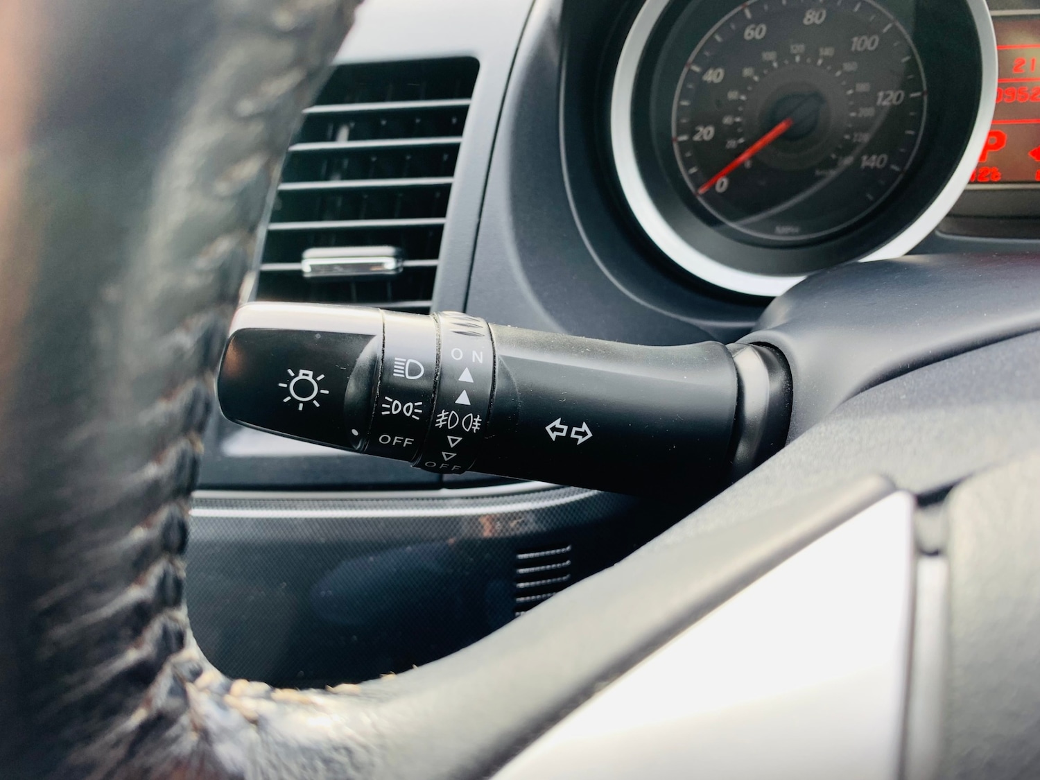 Used Mitsubishi Lancer 2011 for sale - 77639345: Photo 29