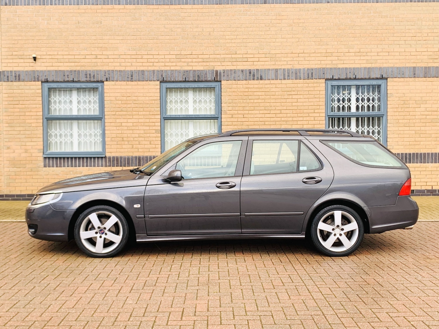 Used Saab 9-5 2009 for sale - 76669498: Photo 2