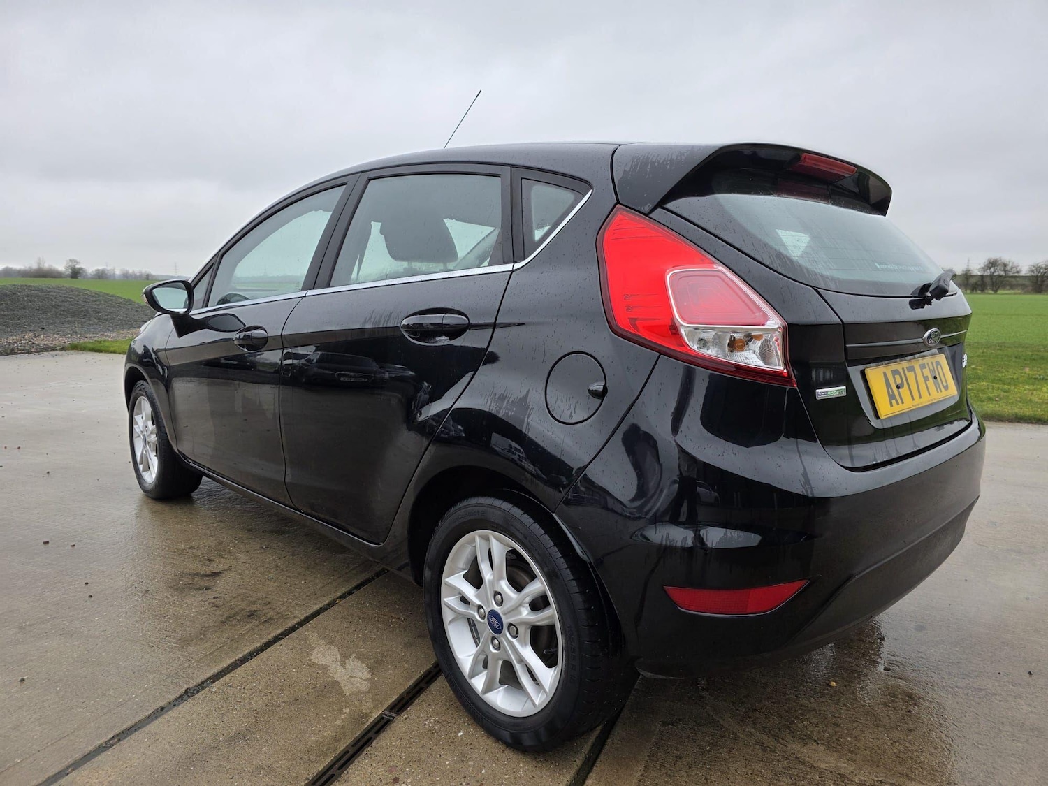 Used Ford Fiesta 2017 for sale - 77440944: Photo 2