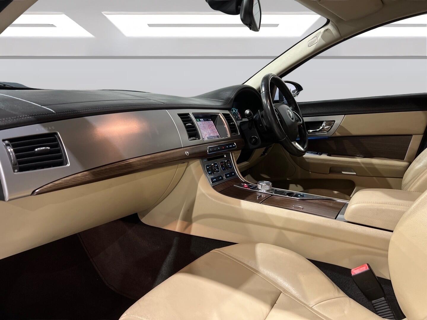 Used Jaguar XF 2014 for sale - 76824199: Photo 8