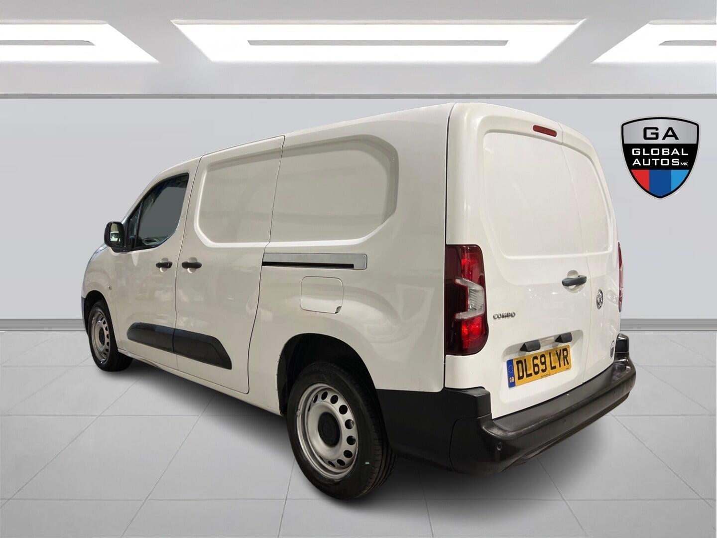 Used Vauxhall Combo 2019 for sale - 77163131: Photo 2