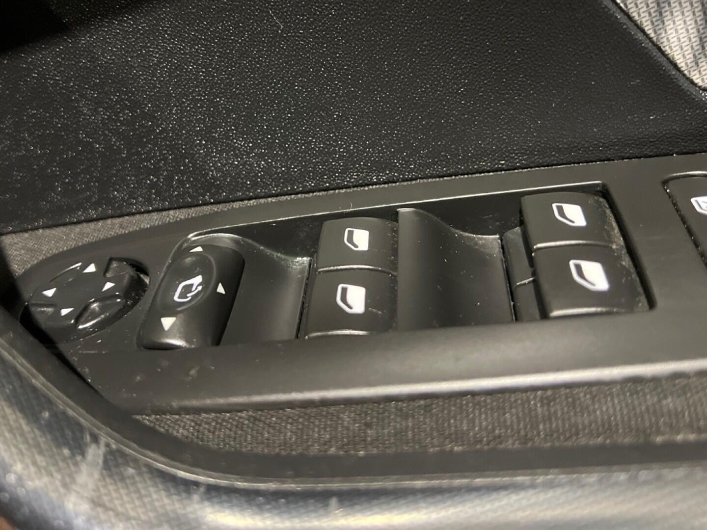 Used Peugeot 2008 2016 for sale - 76380670: Photo 27