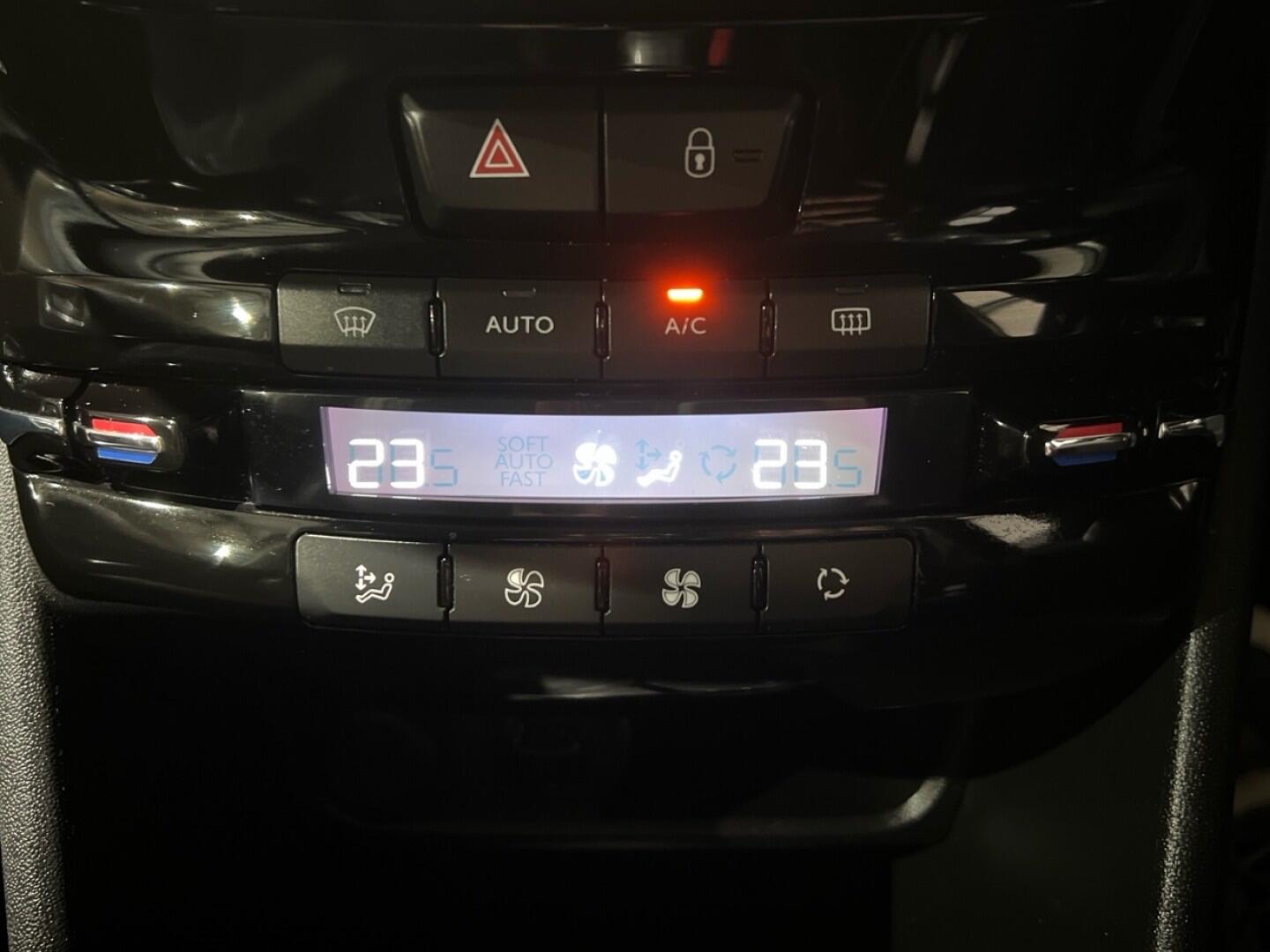 Used Peugeot 2008 2016 for sale - 76380670: Photo 29