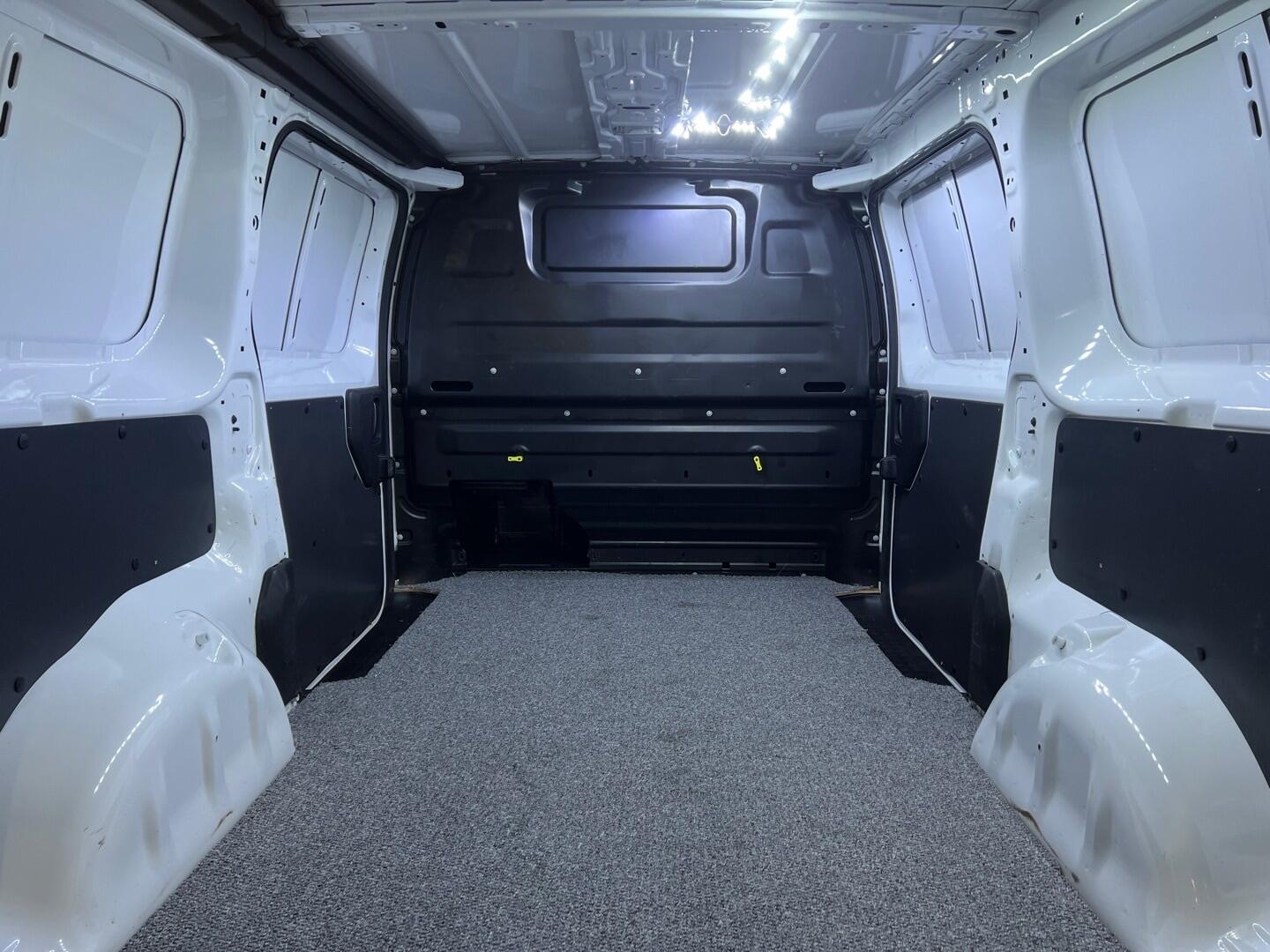 Used Vauxhall Vivaro 2019 for sale - 77060475: Photo 5