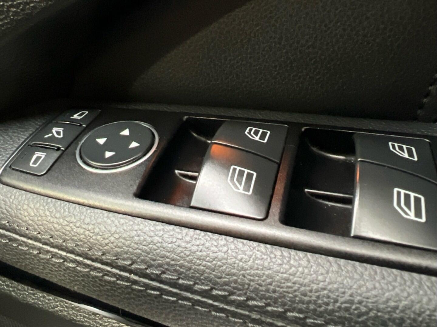 Used Mercedes-Benz E Class 2012 for sale - 76349794: Photo 27