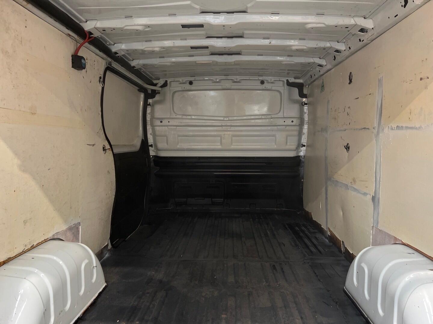 Used Vauxhall Vivaro 2016 for sale - 77400839: Photo 16