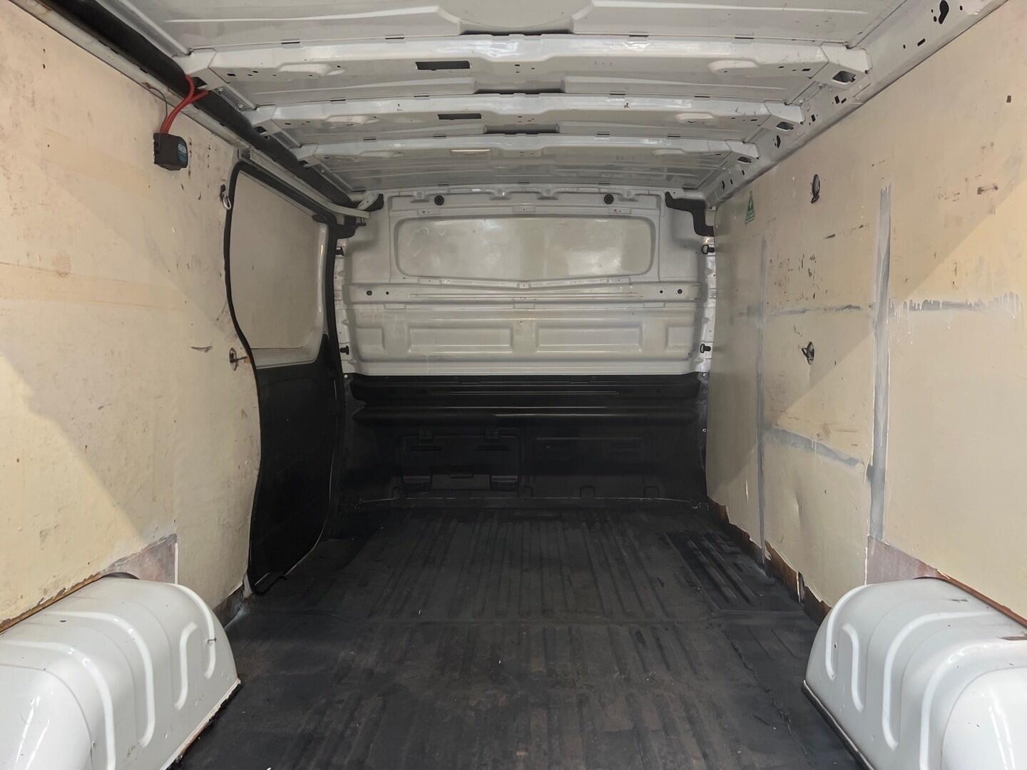 Used Vauxhall Vivaro 2016 for sale - 77400839: Photo 5