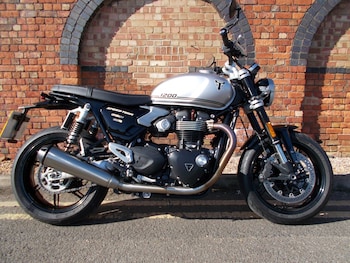 Used Triumph SPEED TWIN 1200 2025 for sale - bike-78373774: Photo