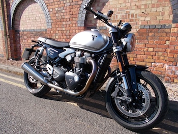 Used Triumph SPEED TWIN 1200 2025 for sale - bike-78373774: Photo