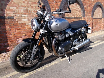 Used Triumph SPEED TWIN 1200 2025 for sale - bike-78373774: Photo