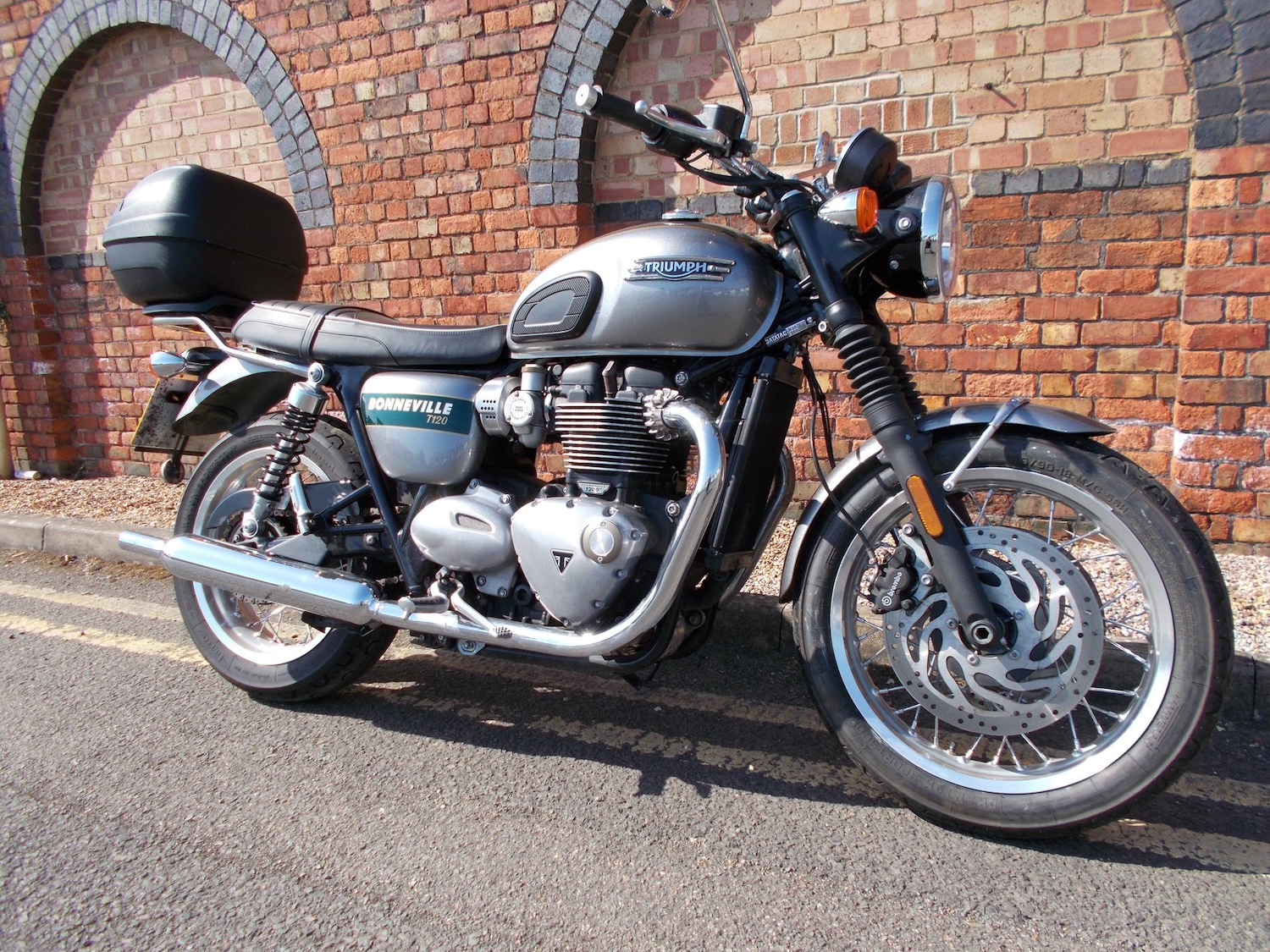 Used Triumph BONNEVILLE T120 2022 for sale - 78673884: Photo 2