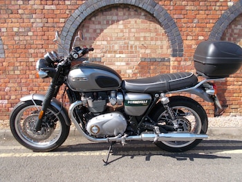 Used Triumph BONNEVILLE T120 2022 for sale - bike-78673884: Photo