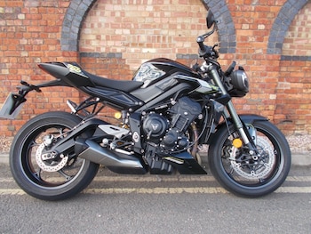 Used Triumph STREET TRIPLE 765 RS 2024 for sale - bike-75779544: Photo