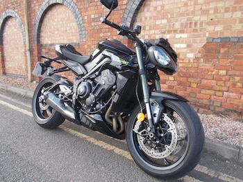 Used Triumph STREET TRIPLE 765 RS 2024 for sale - bike-75779544: Photo