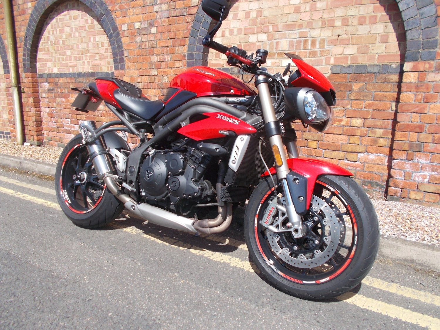 Used Triumph SPEED TRIPLE 1050 S 2017 for sale - 78316779: Photo 2