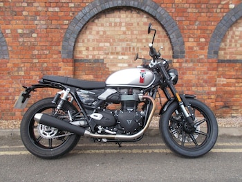 Used Triumph SPEED TWIN 900 2025 for sale - bike-76951269: Photo