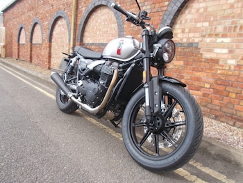 Used Triumph SPEED TWIN 900 2025 for sale - bike-76951269: Photo