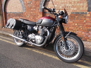 Used Triumph BONNEVILLE T120 2022 for sale - bike-77990375: Photo