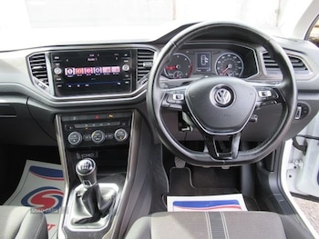 Used Volkswagen T-Roc 2020 for sale - 78923553: Photo