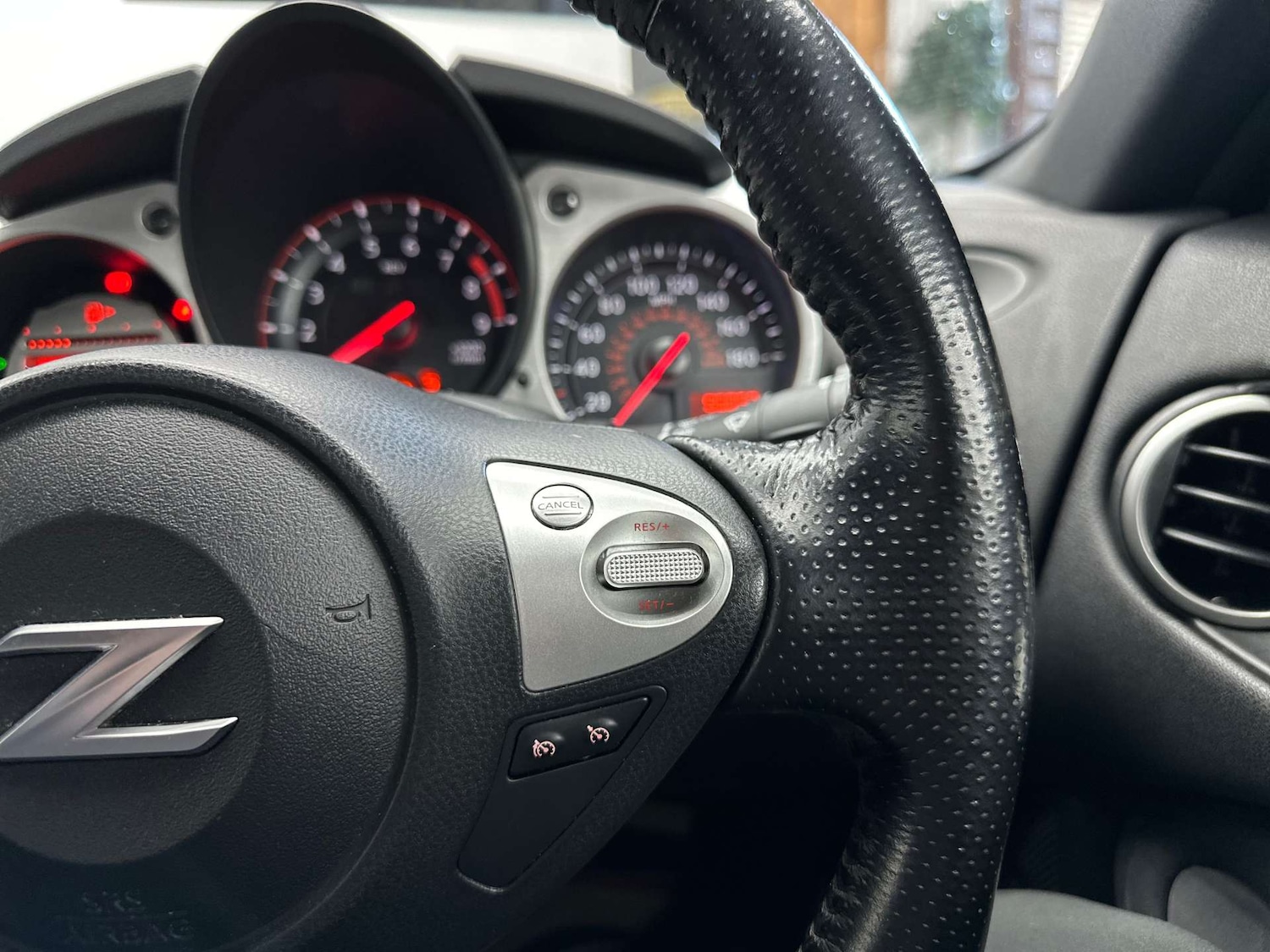 Used Nissan 370 Z 2011 for sale - 76829854: Photo 19